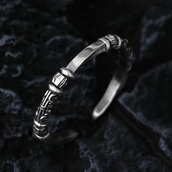 Mobius Strip Rotating Bead Twisted Bracelet
